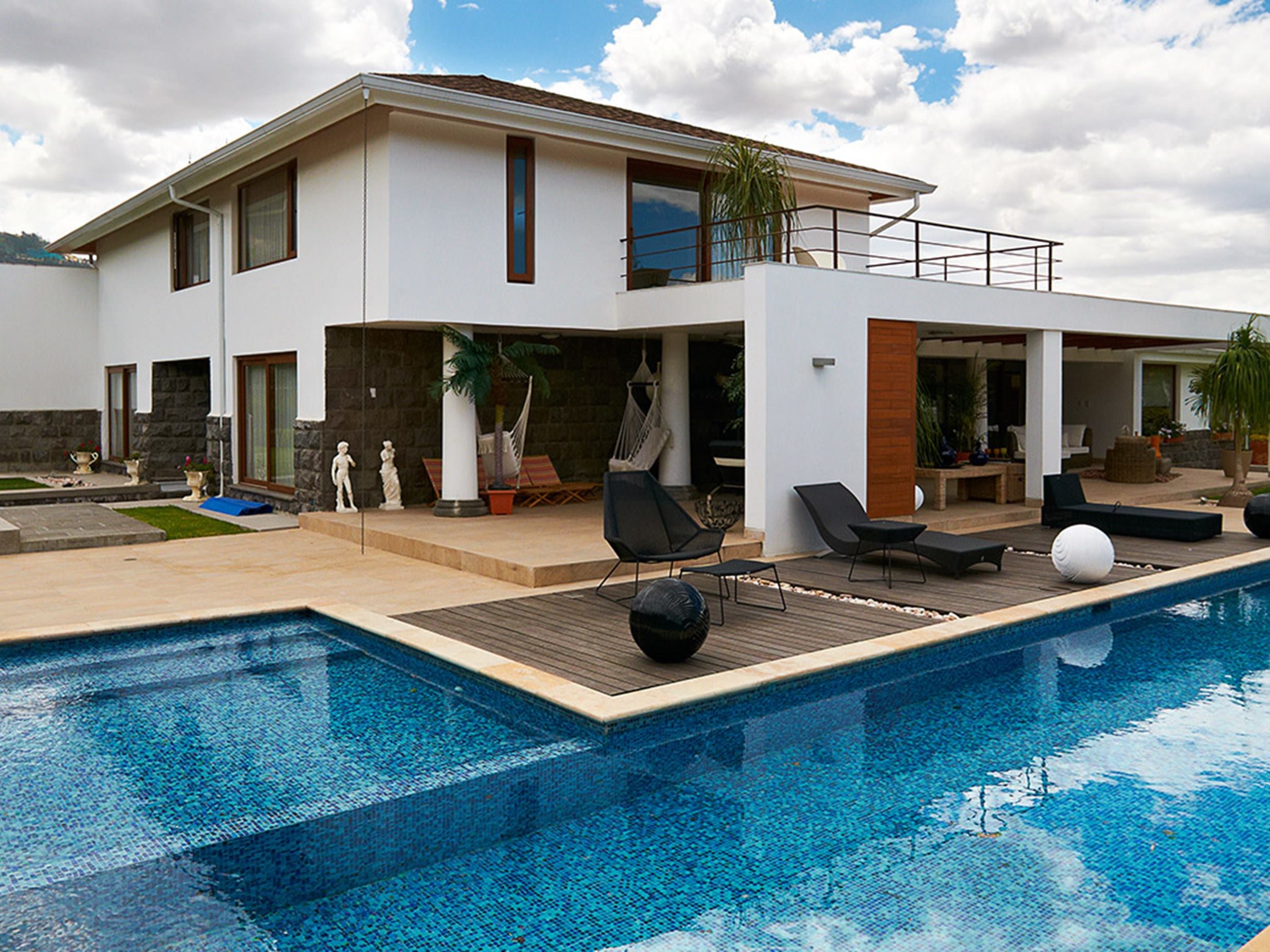 moderna-casa-exteriorcon-piscina